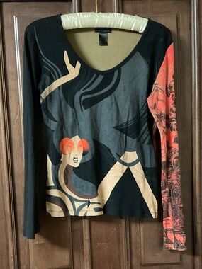 Custo Barcelona Black Long-Sleeve Graphic Top with Red Sleeve